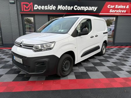 2023 Citroen Berlingo LX BLUEHDI 100 MWB 65 650KG MY54 , Cruise Control , Large Touch Screen Media , Finance Available from €62p/w , Warranty , Service , DOE , Free Delivery Nationwide. €15,950