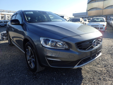 2018 Volvo V60 2.0D4 CROSS COUNTRY SE LUXURY 190BHP 5DR ESTATE AUTOMATIC // STUNNING CAR // HEATED SEATS //  BUY WITH CONFIDENCE AA AND SIMI APPROVED DEALER // FINANCE ARRANGED // ALL TRADE INS WELCOME //