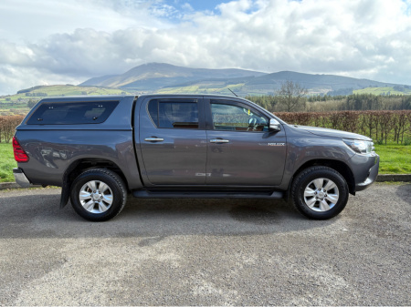 2017 Toyota Hilux DOUBLE CAB SR5 4DR AUTO