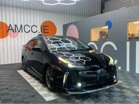 2019 Toyota Prius A TOURING / 96k KMs / Heated Leather, Reverse Camera & More