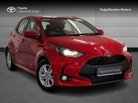 2025 Toyota Yaris HYBRID LUNA