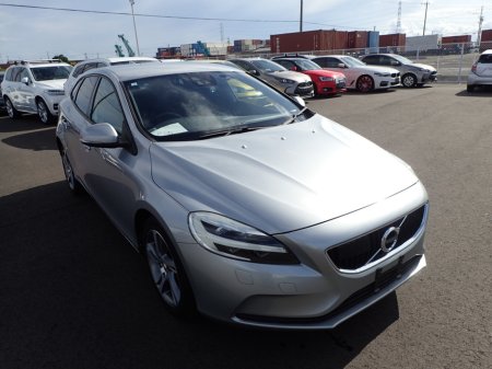 2017 Volvo V40 2.0D4 LUXURY EDITION 5DR HATCHBACK AUTOMATIC // BUY WITH CONFIDENCE AA AND SIMI APPROVED DEALER 2025 // FINANCE ARRANGED // ALL TRADE INS WELCOME //