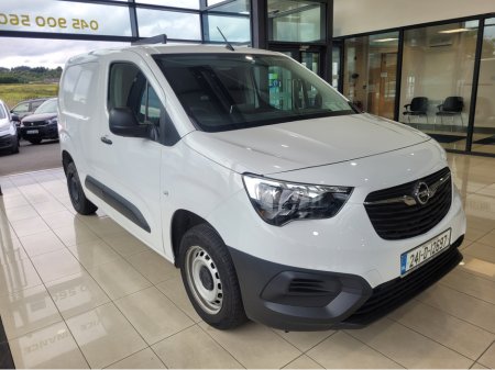 2024 Opel Combo KOMF L1H1-1.5 100PS D 3DR €13,950