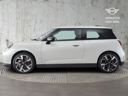 2025 MINI Hatch Cooper SE €36,000