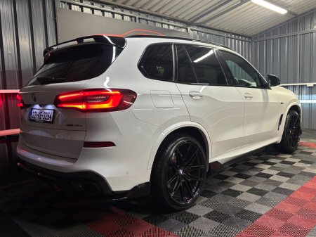 2022 BMW X5 xDrive45e xLine €64,950