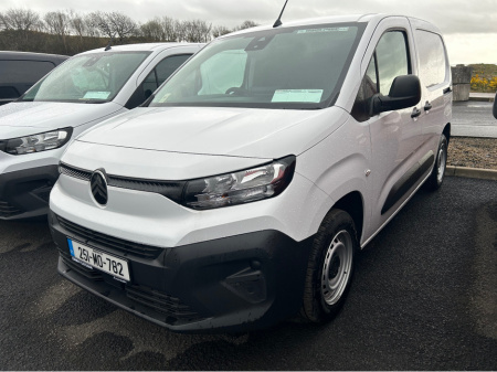 2025 Citroen Berlingo Demo, LX PLUS BLUEHDI 100 M €27,000