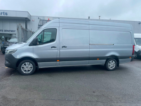 2025 Mercedes-Benz Sprinter 317L SELECT REAR WHEEL DRIVE