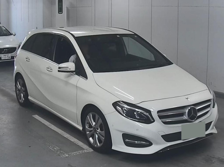 2018 Mercedes-Benz B Class ONLY €19950! AUTOMATIC B180  / 58k KMs / REVERSE CAMERA / HEATED SEATS & MORE