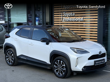 2021 Toyota Yaris LUNA SPORT // REAR CAMERA & PARK ASSIST // SMART ENTRY/SMART START // BI-TONE PAINT // APPLE CARPLAY/ANDROID AUTO // FULL WARRANTY