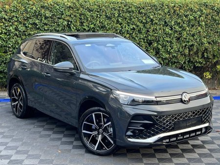 2025 Volkswagen Tiguan R-LINE 1.5 HYBRID * MASSIVE SPEC * // PAN ROOF // LEATHER MASSAGE FRONT SEATS // APPLE CARPLAY/ANDROID AUTO