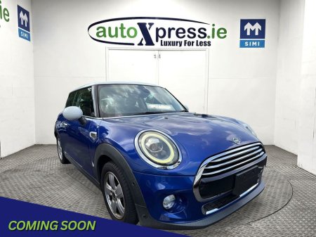 2018 MINI Cooper D 1.5 Automatic, Reversing camera
