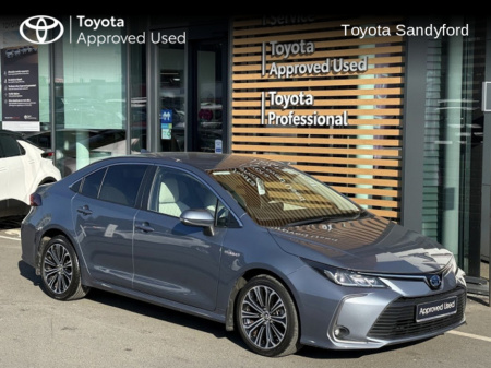 2019 Toyota Corolla LUNA SPORT SALOON // HEATED SEATS // TOYOTA SAFETY SENSE // BLUETOOTH // REAR CAMERA // AIR CON // FULL WARRANTY €23,445