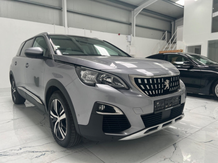2021 Peugeot 5008  €33,995