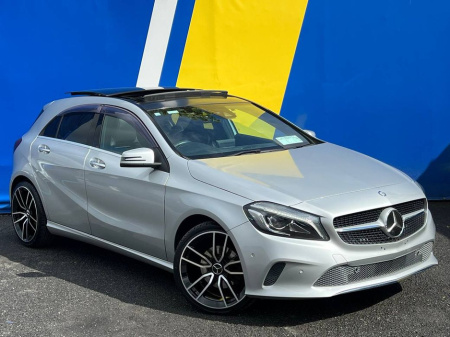 2016 Mercedes-Benz A Class A180 1.6 AUTO // OPENING PANORAMIC SUNROOF // LEATHER POWERED & HEATED AMG-LINE SEATS // REVERSE CAMERA