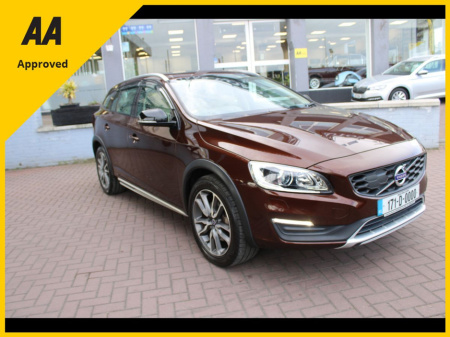 2017 Volvo V60 2.0D4 CROSS COUNTRY SE LUXURY 190BHP 5DR ESTATE AUTOMATIC // STUNNING CAR // HEATED SEATS // BUY WITH CONFIDENCE AA AND SIMI APPROVED DEALER // FINANCE ARRANGED // ALL TRADE INS WELCOME //