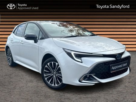 2025 Toyota Corolla LUNA SPORT HATCHBACK // AIR CON // BLUETOOTH // REAR CAMERA // FULL WARRANTY