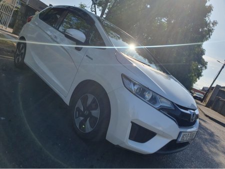 2016 Honda Fit 1.5 Self Charging Hybrid ,, Leather , Camera