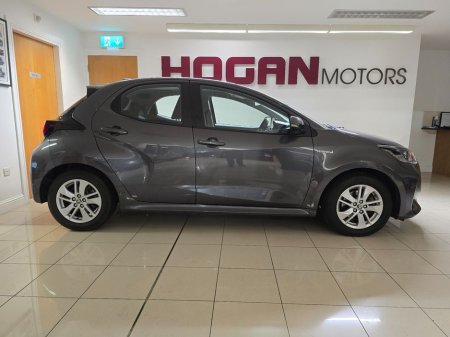 2021 Toyota Yaris Hybrid Luna Automatic €15,900