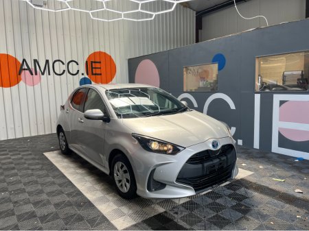 2021 Toyota Yaris YARIS HYBRID AUTOMATIC 1.5 PETROL / 80k KMs / REVERSE CAMERA , ADAPTIVE CRUISE & MORE
