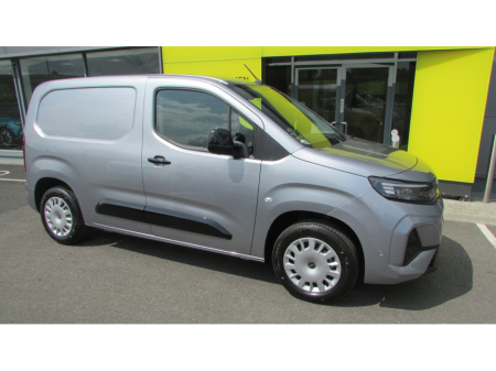 2025 Opel Combo SPORTIVE 1.5 D-TURBO €22,500