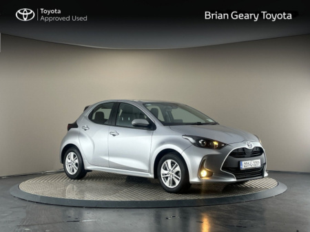 2023 Toyota Yaris HYBRID LUNA