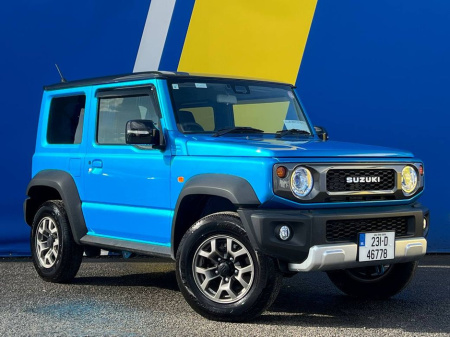 2023 Suzuki Jimny 1.5 ALL-WHEEL-DRIVE // LOW MILEAGE - 6, 400 KM // LOW RATIO TRANSFER BOX // DIGITAL CLIMATE CONTROL // 4 SEATS €34,950