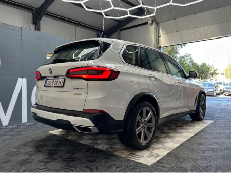 2021 BMW X5 2021 BMW X5 45e Plug-In Hybrid  / 48K KMS / REVERSE CAMERA, ADAPTIVE CRUISE CONTROL, HEATED SEATS & MORE €57,950