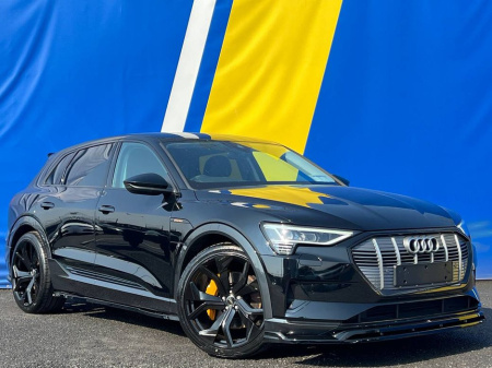 2020 Audi e-tron 50 QUATTRO // RS-PERFORMANCE PACK // LOW MILEAGE // LEATHER POWERED & HEATED SEATS €32,900