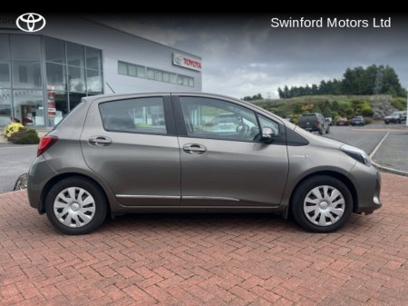 2016 Toyota Yaris YARIS HYBRID €14,950