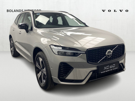 2025 Volvo XC60 T6 Recharge PHEV Plus (dark theme)