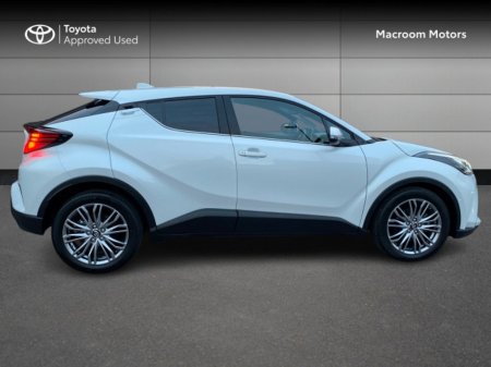 2023 Toyota C-HR BLACK FRIDAY SALE! C-HR 1.8 HYBRID SOL €32,000