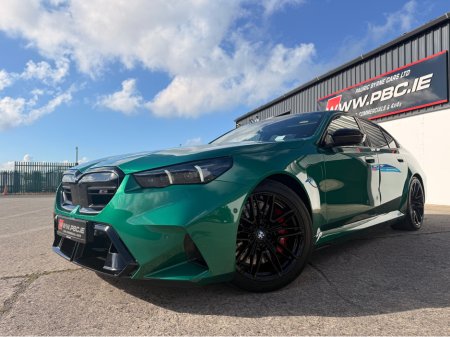 2025 BMW M5 PHEV AUTO