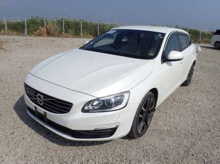2017 Volvo V60 2.0D4 SE LUXURY 5DR ESTATE AUTOMATIC // GREAT VALUE FOR MONEY CAR // BVUY WITH CONFIDENCE AA AND SIMI APPROVED DEALER 2025 // FINANCE ARRANGED // ALL TRADE INS WELCOME //
