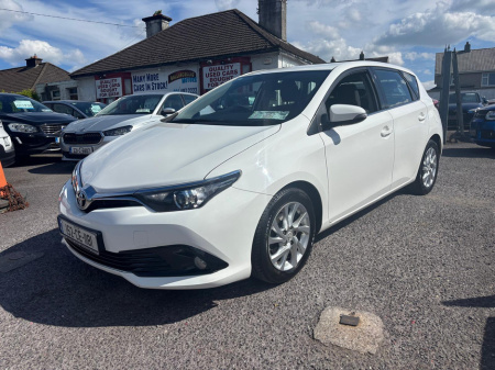 2015 Toyota Auris 1.6 D-4D BUSINESS EDITION 110BHP 5DR TSS D €10,750