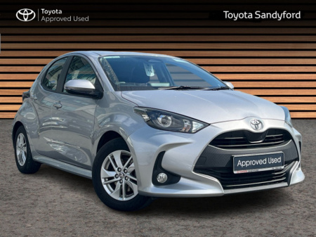 2024 Toyota Yaris HYBRID LUNA // REAR CAMERA // TOYOTA SAFETY SENSE // BLUETOOTH // AIR CON // FULL WARRANTY