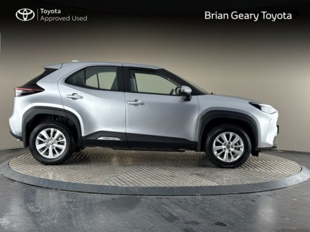 2023 Toyota Yaris Cross HYBRID LUNA €28,950