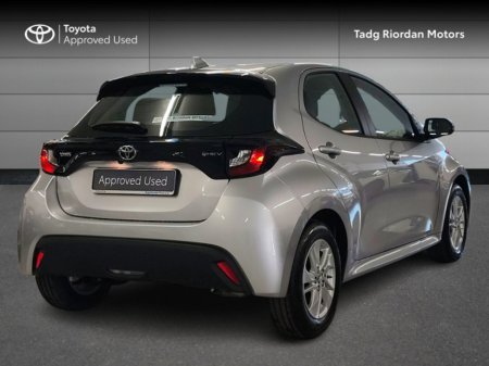 2025 Toyota Yaris HYBRID LUNA €26,950