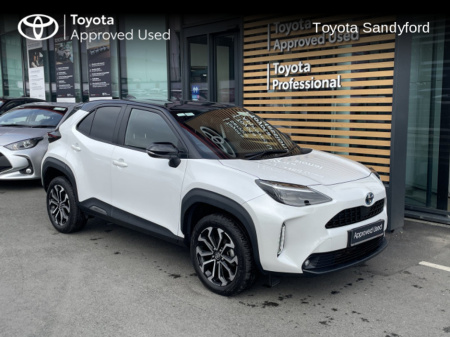 2023 Toyota Yaris Cross LUNA SPORT // REAR CAMERA & PARK ASSIST // SMART ENTRY/SMART START // BI-TONE PAINT // APPLE CARPLAY/ANDROID AUTO // FULL WARRANTY €31,950