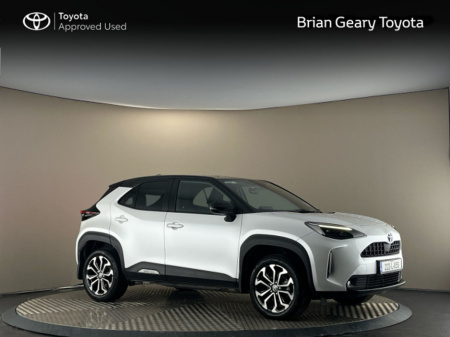2022 Toyota Yaris HYBRID LUNA SPORT
