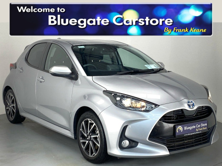 2022 Toyota Yaris LUNA SPORT MOBILE HYB MONO**Digital Dash**Touchscreen Media**Reverse Camera**Keyless Entry & Start**Electric Handbrake**Black Cloth Interior**AC**Multifunctional Steering Wheel**Bluetooth Connection** €22,995