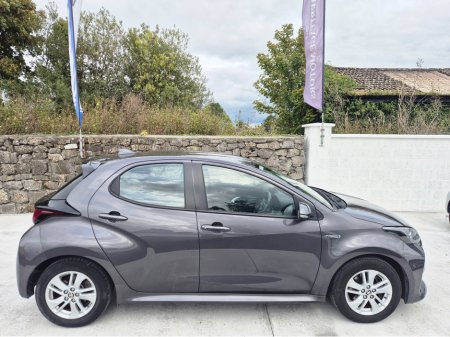 2021 Toyota Yaris HYBRID LUNA AUTO 4DR