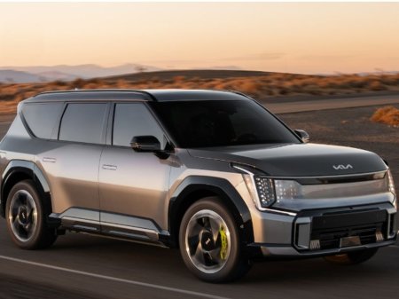 2026 Kia EV9 EV9 earth x Commercial, *99.8 kwh battery* *3 year AA* *7 YEAR WARRANTY* *3.9% FINANCE* Touch Screen Infotainment System, Bluetooth, €72,700