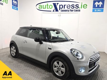 2016 MINI Cooper 1.5 Automatic, Reversing camera