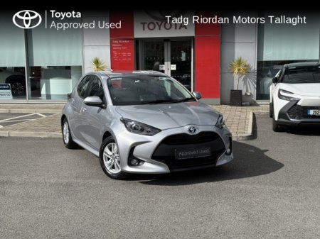 2022 Toyota Yaris hybrid luna