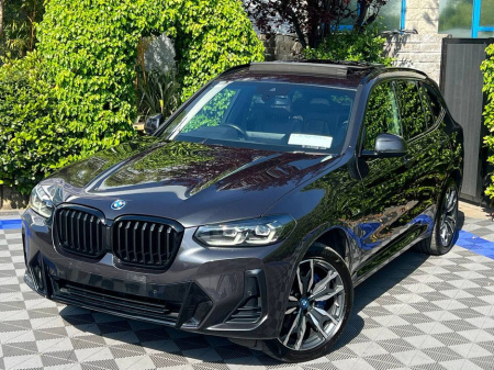 2022 BMW X3 M-SPORT XDRIVE30e 2.0 HYBRID // OPENING PAN ROOF // SHADOW LINE PACK // APPLE CARPLAY/ANDROID AUTO