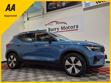 2023 Volvo XC40 T4 PLUS DARK RECHARGE AUTOMATIC **ONE OWNER / APPLE CARPLAY / CRUISE CONTROL / ELECTRIC BOOTLID / HEATED FRONT & REAR SEATS / HEATED STEERING WHEEL / 360 DEGREE CAMERA / WIRELESS PHONE CHARGING**