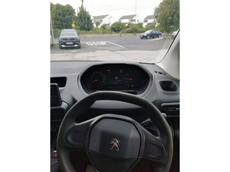 2020 Peugeot Partner ACTIVE 1.5 BLUE HDI 10 100 6.2 3                ///  LOVELY VAN IN PLATINUM GREY COMES WITH ROOF BARS AND SIDE BARS  // €14,999
